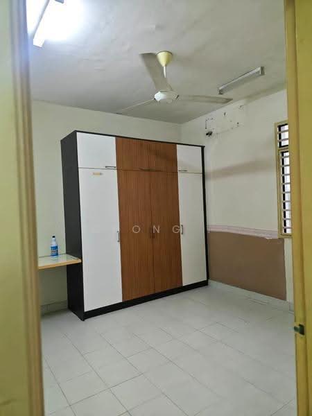 Kediaman Servis untuk Disewa di Anggerik Residensi - Chong . - Bedroom - PropertyGuru.com.my