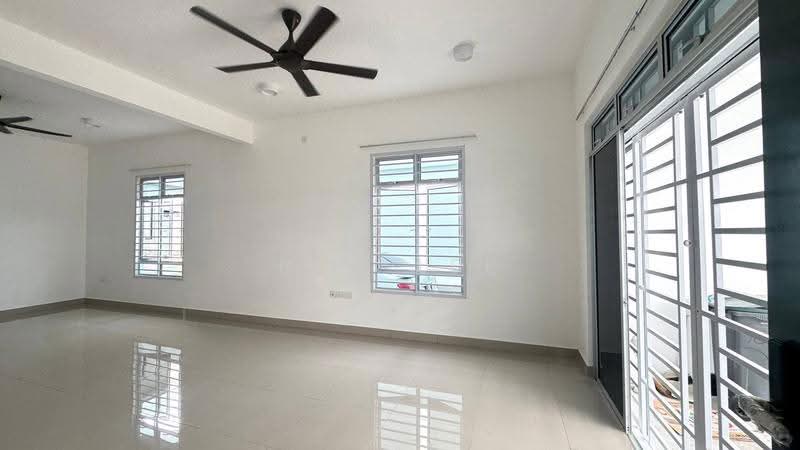 Rumah Teres untuk Disewa di Bandar Dato Onn (Tebrau) - Ben Lee - Living Room - PropertyGuru.com.my