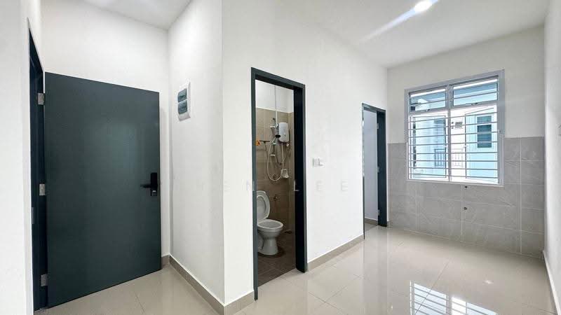 Rumah Teres untuk Disewa di Bandar Dato Onn (Tebrau) - Ben Lee - Bathroom - PropertyGuru.com.my