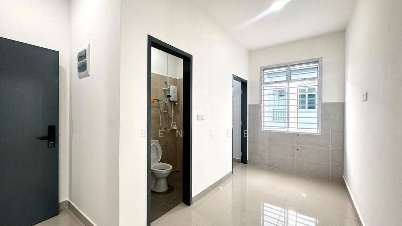 Rumah Teres untuk Disewa di Bandar Dato Onn (Tebrau) - Ben Lee - Bathroom - PropertyGuru.com.my