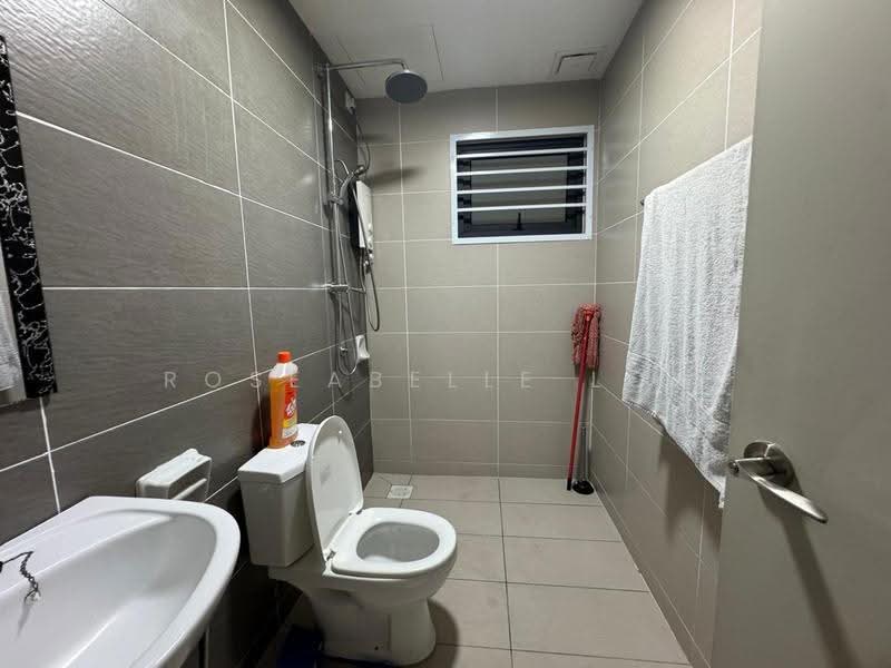 Condominium for Rent at Skyvilla @ D'Island - Roseabelle Low - Bathroom - PropertyGuru.com.my