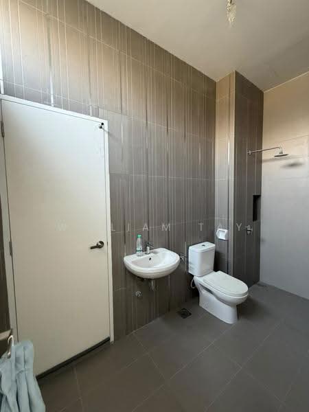 Rumah Kluster untuk Dijual di Setia Tropika (Johor Bahru) - William Tay - Bathroom - PropertyGuru.com.my