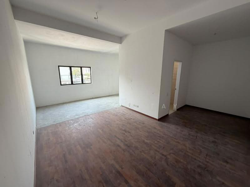 Rumah Kluster untuk Dijual di Setia Tropika (Johor Bahru) - William Tay - Living Room - PropertyGuru.com.my