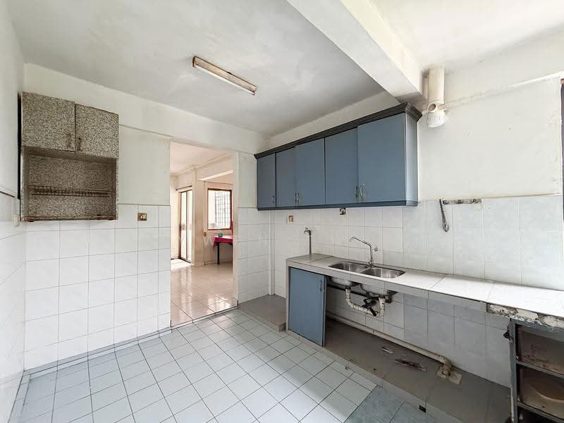Rumah Flat untuk Dijual di Sri Intan - Lywen Thye - Kitchen - PropertyGuru.com.my