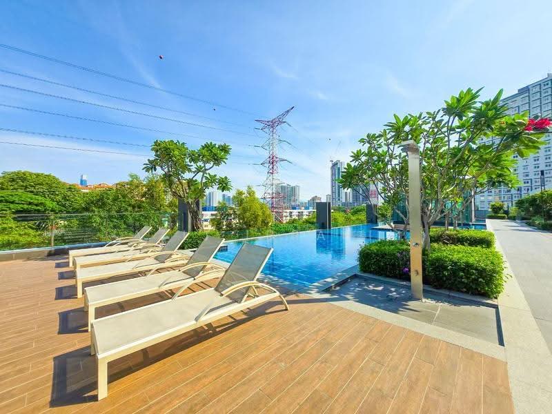 Kondominium untuk Dijual di Ixora Residence - Azli Ibrahim - Pool - PropertyGuru.com.my