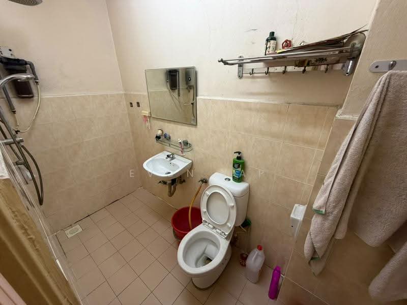 Townhouse for Sale in Taman Tampoi Indah (Tampoi) - Evon Yap - Bathroom - PropertyGuru.com.my