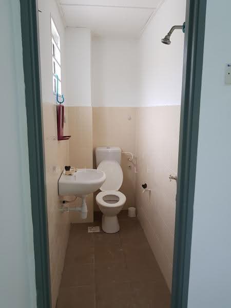 Pangsapuri untuk Dijual di Puteri 2 - Polly Lew - Bathroom - PropertyGuru.com.my