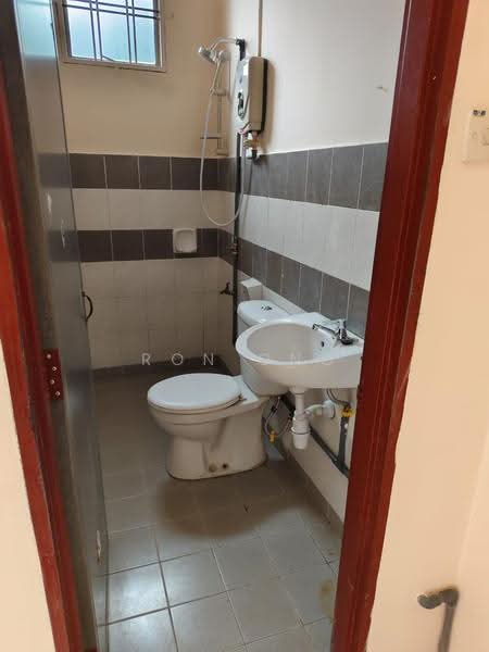 Apartment for Sale at Angkasa Apartment - RON Ong - Bathroom - PropertyGuru.com.my