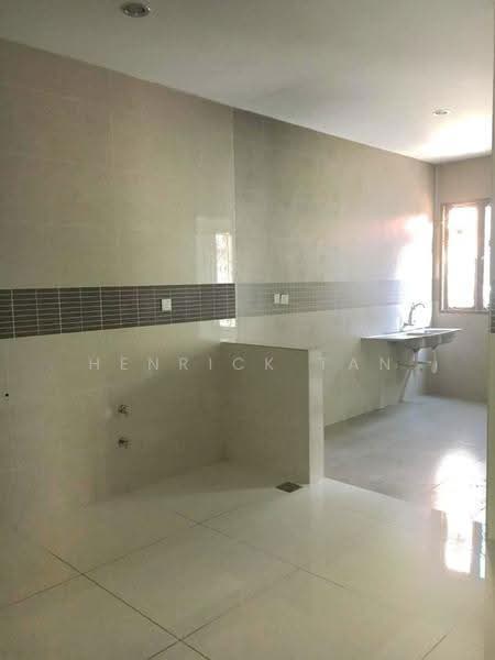 Terraced House for Sale in Bandar Kinrara Seksyen 1 (Bandar Kinrara) - Henrick Tan - Kitchen - PropertyGuru.com.my