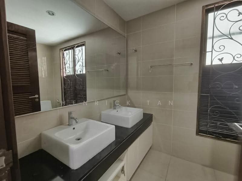 Terraced House for Sale in Bandar Kinrara Seksyen 1 (Bandar Kinrara) - Henrick Tan - Bathroom - PropertyGuru.com.my
