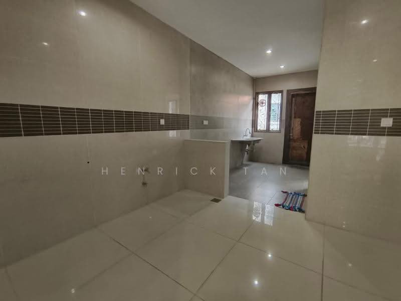 Terraced House for Sale in Bandar Kinrara Seksyen 1 (Bandar Kinrara) - Henrick Tan - Kitchen - PropertyGuru.com.my