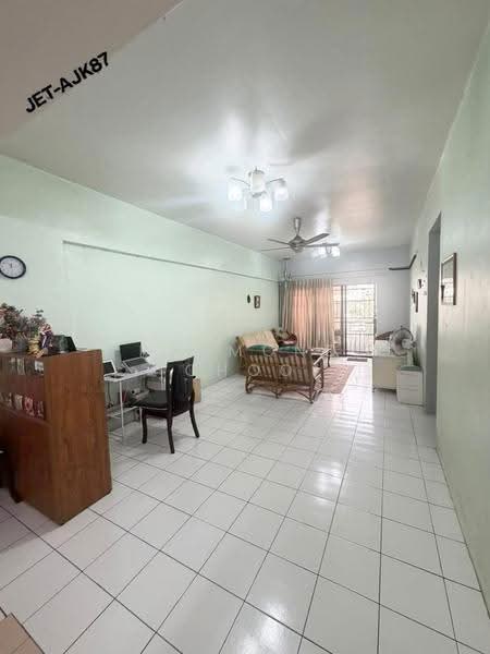 Pangsapuri untuk Dijual di Vista Bayu - Raymond Choo - Living Room - PropertyGuru.com.my