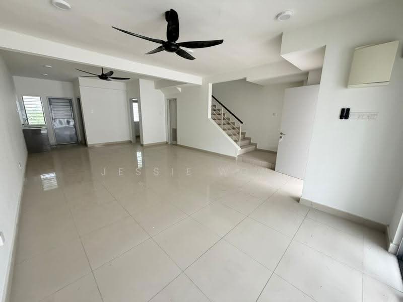 2-storey Terraced House for Sale in Taman Kundang Jaya (Rawang) - Jessie Wong - Living Room - PropertyGuru.com.my
