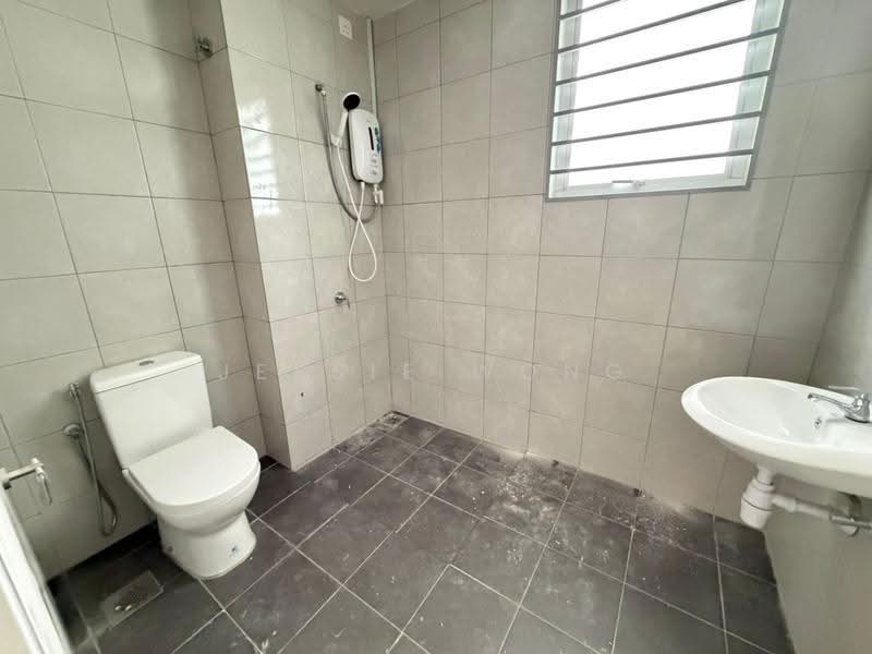 2-storey Terraced House for Sale in Taman Kundang Jaya (Rawang) - Jessie Wong - Bathroom - PropertyGuru.com.my