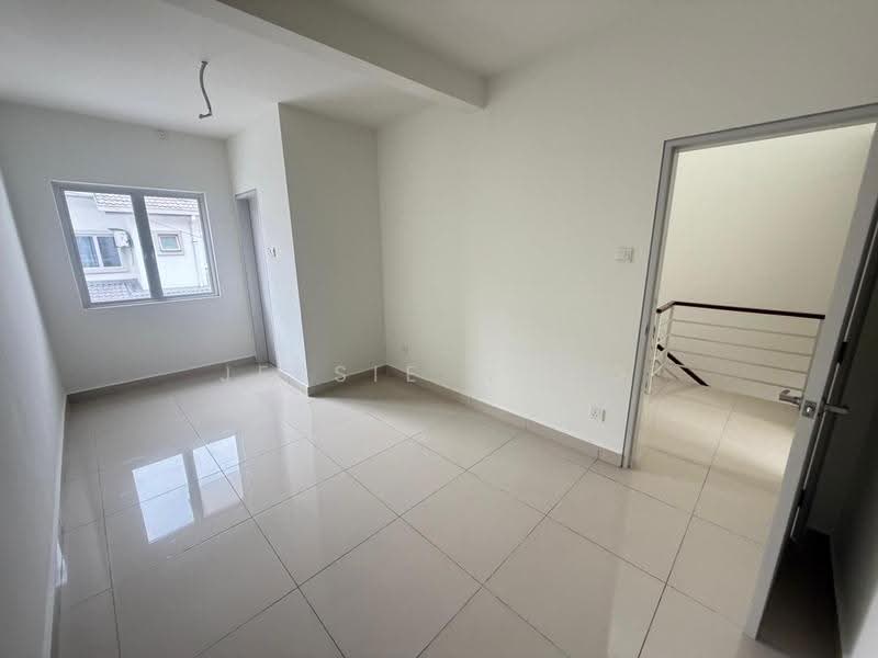 2-storey Terraced House for Sale in Taman Kundang Jaya (Rawang) - Jessie Wong - Interior - PropertyGuru.com.my