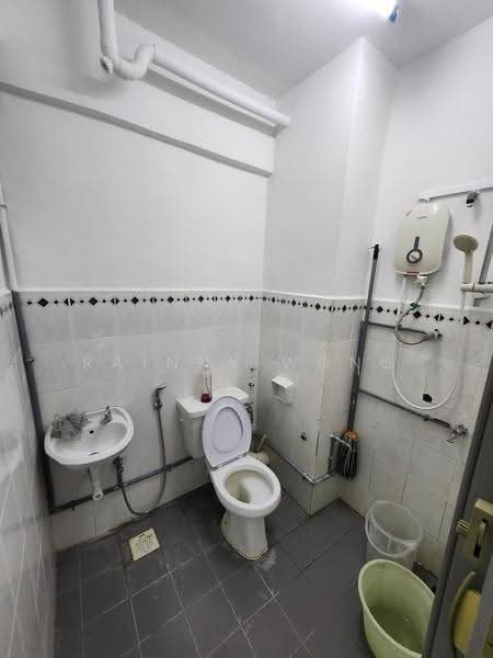 Condominium for Rent at Azuria Condominium - Rainny Wong - Bathroom - PropertyGuru.com.my