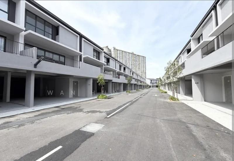 Rumah Teres untuk Dijual di Taman Bukit Serdang (Seri Kembangan) - Wan Hung Liew - Exterior - PropertyGuru.com.my