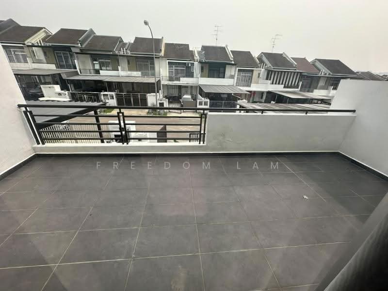Rumah Teres 2-Tingkat untuk Dijual di Gelang Patah (Johor) - Freedom Lam - Balcony - PropertyGuru.com.my