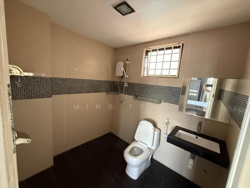 Kondominium untuk Disewa di Evergreen Park Acorn & Hazel - Ming Feng - Bathroom - PropertyGuru.com.my