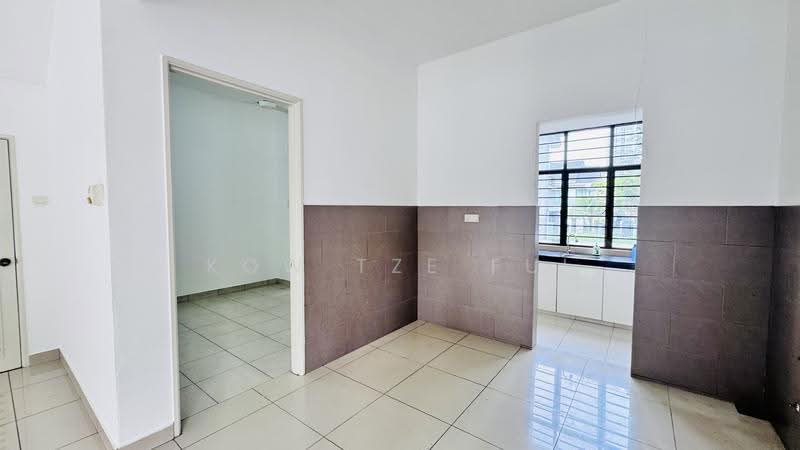 Rumah Teres 2-Tingkat untuk Dijual di 16 Sierra (Puchong) - Kow Tze Fui - Kitchen - PropertyGuru.com.my