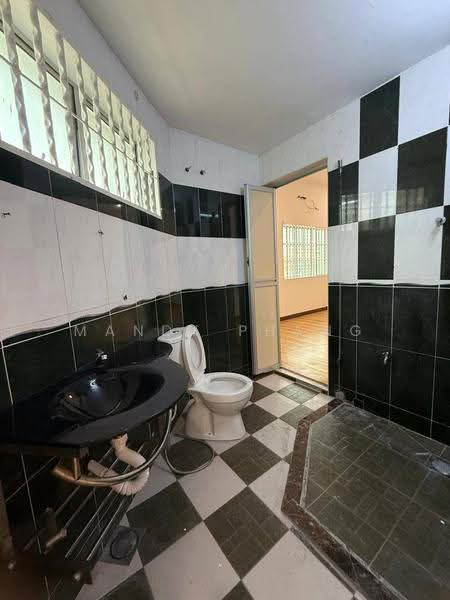 Semi-Detached House for Rent in Fair Park (Ipoh) - Mandy Phang - Bathroom - PropertyGuru.com.my