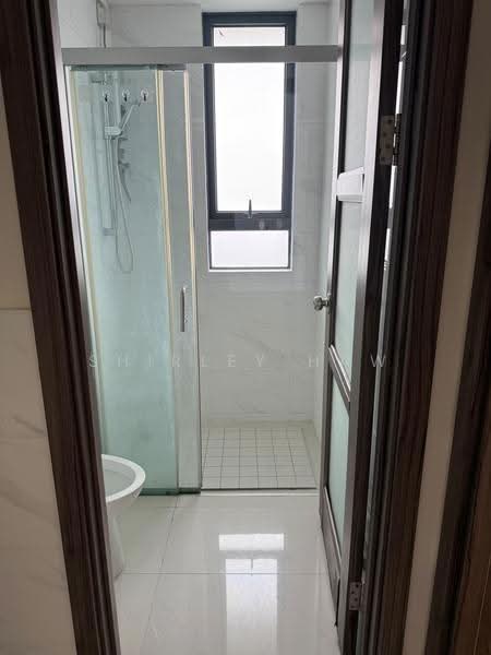 Kediaman Servis untuk Dijual di Forest City - Shirley Haw - Bathroom - PropertyGuru.com.my