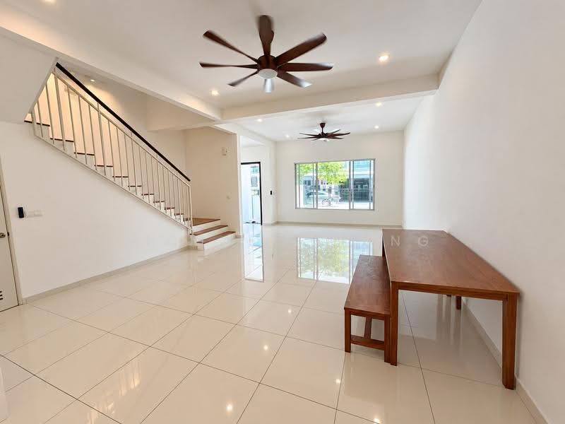 Rumah Teres 2-Tingkat untuk Disewa di Rawang (Selangor) - Michael Siong - Living Room - PropertyGuru.com.my