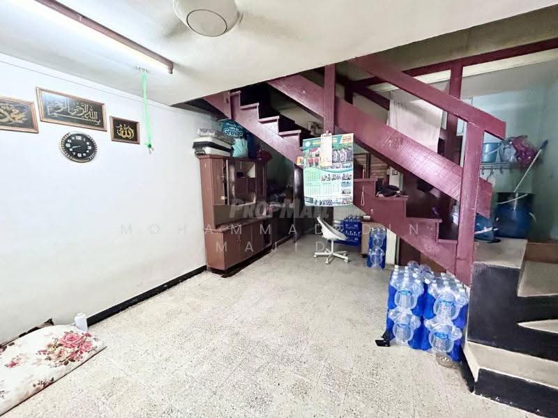 Rumah Teres 2-Tingkat untuk Dijual di Seksyen 18 (Shah Alam) - Mohammad Din Majid - Living Room - PropertyGuru.com.my