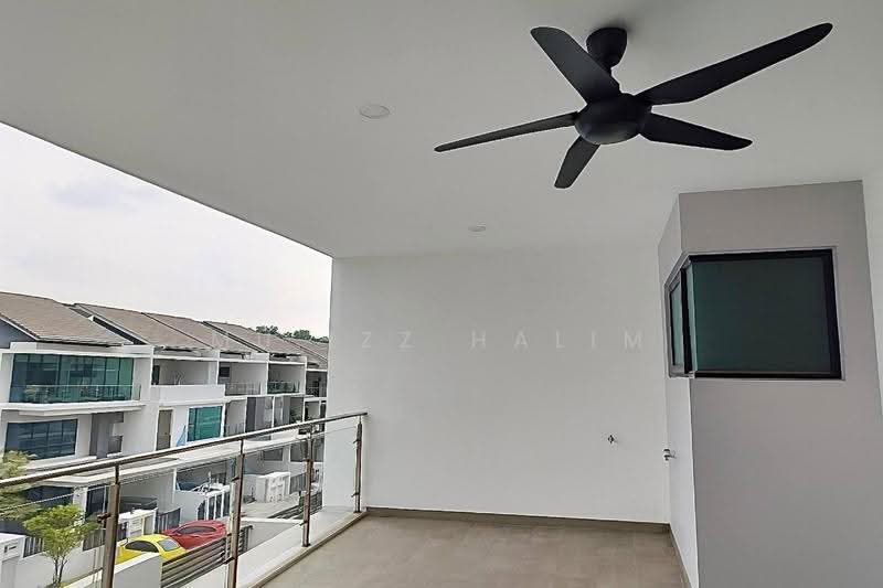 Terraced House for Rent in 16 Sierra (Puchong) - Mu'izz Halim - Balcony - PropertyGuru.com.my
