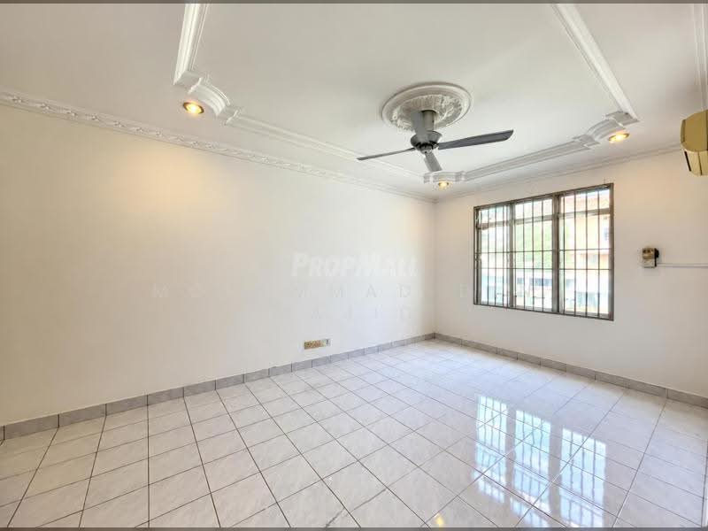 2-storey Terraced House for Sale in Kota Kemuning (Shah Alam) - Mohammad Din Majid - Living Room - PropertyGuru.com.my