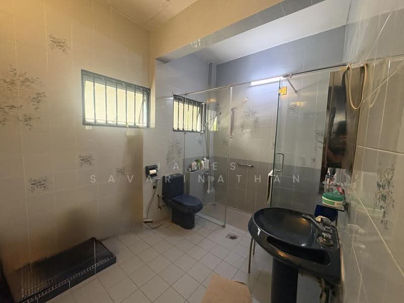 Rumah Banglo untuk Dijual di Pekan Batu 9 (Cheras) - James Savarinathan - Bathroom - PropertyGuru.com.my