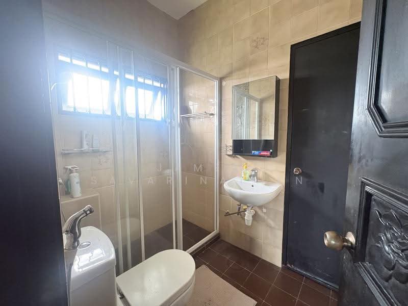 Rumah Banglo untuk Dijual di Pekan Batu 9 (Cheras) - James Savarinathan - Bathroom - PropertyGuru.com.my