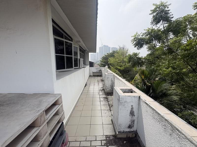 Rumah Banglo untuk Dijual di Pekan Batu 9 (Cheras) - James Savarinathan - Balcony - PropertyGuru.com.my
