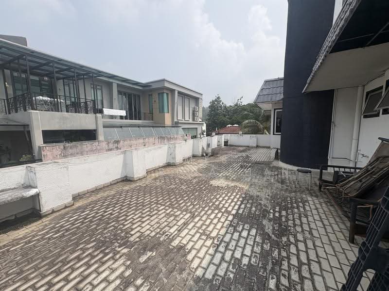 Rumah Banglo untuk Dijual di Pekan Batu 9 (Cheras) - James Savarinathan - Balcony - PropertyGuru.com.my