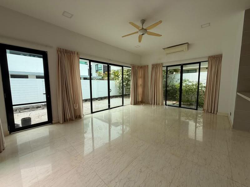 Rumah Banglo untuk Dijual di East Ledang (Iskandar Puteri (Nusajaya)) - U Hon Kun - Living Room - PropertyGuru.com.my