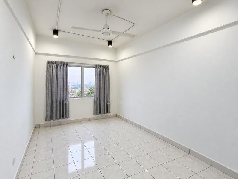Kondominium untuk Dijual di Nusa Mewah Villa Condominium - Alston Boo - Living Room - PropertyGuru.com.my