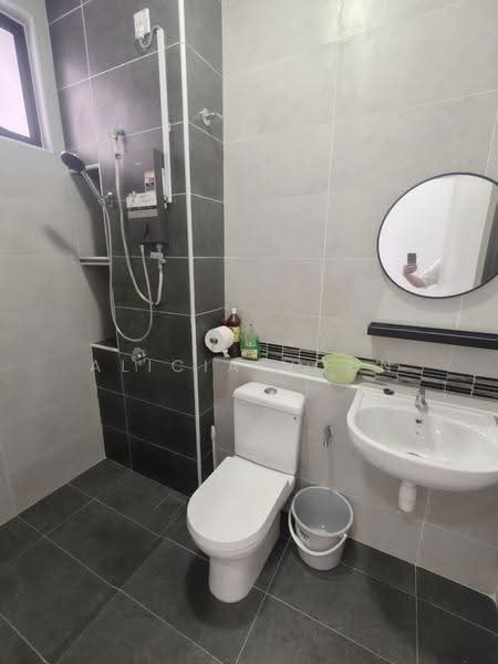 Rumah Teres untuk Disewa di Taman Desa Tebrau (Tebrau) - Alicia Voon - Bathroom - PropertyGuru.com.my
