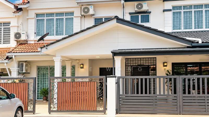 Rumah Teres untuk Dijual di Taman Bukit Subang (Shah Alam) - Rose Wong - Exterior - PropertyGuru.com.my