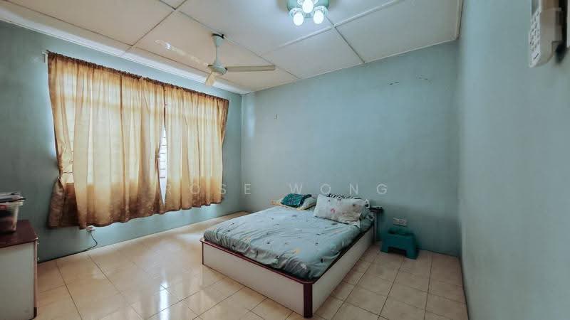 Rumah Teres untuk Dijual di Taman Bukit Subang (Shah Alam) - Rose Wong - Bedroom - PropertyGuru.com.my