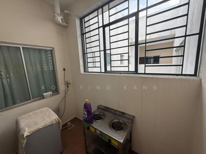 Kediaman Servis untuk Dijual di OUG Parklane - Koo Ying Kang - Balcony - PropertyGuru.com.my