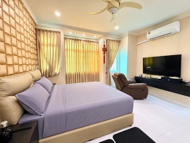 2-storey Terraced House for Sale in Taman Seri Orkid (Skudai) - Bee Ng - Bedroom - PropertyGuru.com.my