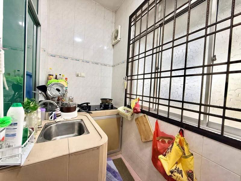 2-storey Terraced House for Sale in Taman Seri Orkid (Skudai) - Bee Ng - Kitchen - PropertyGuru.com.my