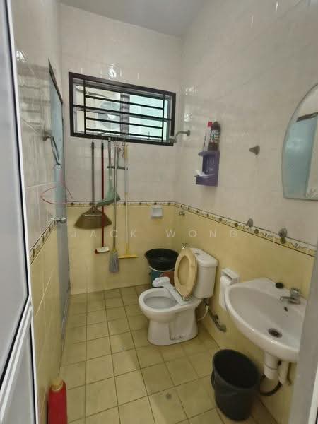 3-storey Terraced House for Sale in Taman D'Utama (Johor Bahru) - Jack Wong - Bathroom - PropertyGuru.com.my