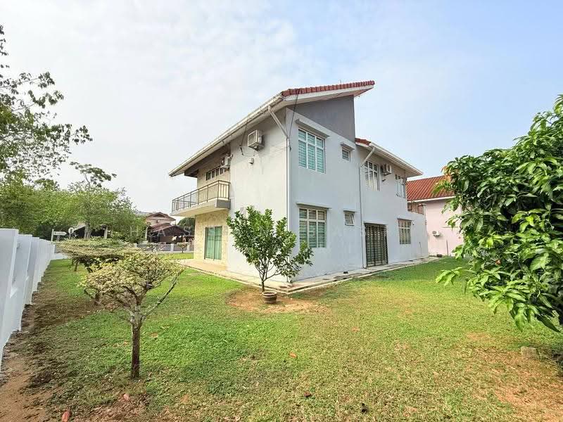 Bungalow House for Sale in Bandar Enstek (Negeri Sembilan) - Hassan Basri Suhaimi - Exterior - PropertyGuru.com.my