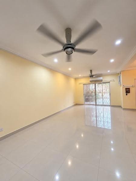 2.5-storey Terraced House for Sale in Bandar Puteri Puchong (Puchong) - Jon C - Living Room - PropertyGuru.com.my