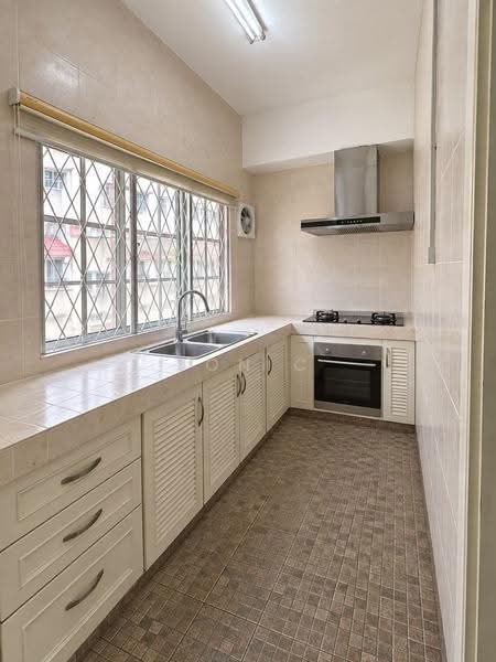 2.5-storey Terraced House for Sale in Bandar Puteri Puchong (Puchong) - Jon C - Kitchen - PropertyGuru.com.my