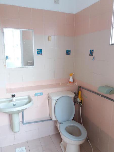 2-storey Terraced House for Rent in USJ 11 (Subang Jaya) - SY Chan - Bathroom - PropertyGuru.com.my