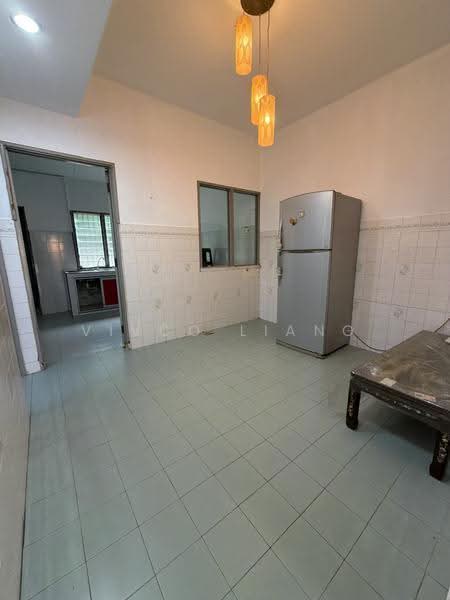 Rumah Teres 2-Tingkat untuk Dijual di Taman Desa Cemerlang (Ulu Tiram) - Vivco Liang - Kitchen - PropertyGuru.com.my