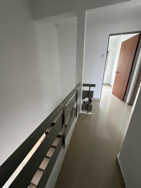 Rumah Teres 2-Tingkat untuk Dijual di Taman Desa Cemerlang (Ulu Tiram) - Vivco Liang - Corridor - PropertyGuru.com.my