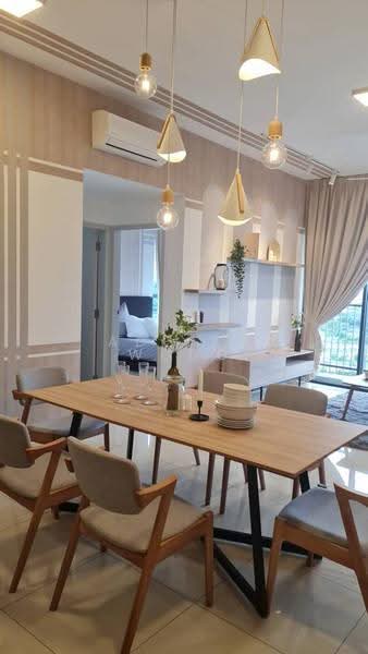 Kediaman Servis untuk Dijual di Setia City Residences - Adelyn Wong - Dining Room - PropertyGuru.com.my